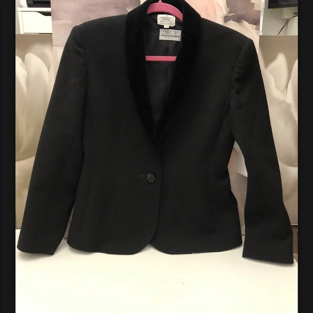 ! Rare Vintage Valentino blazer jacket!